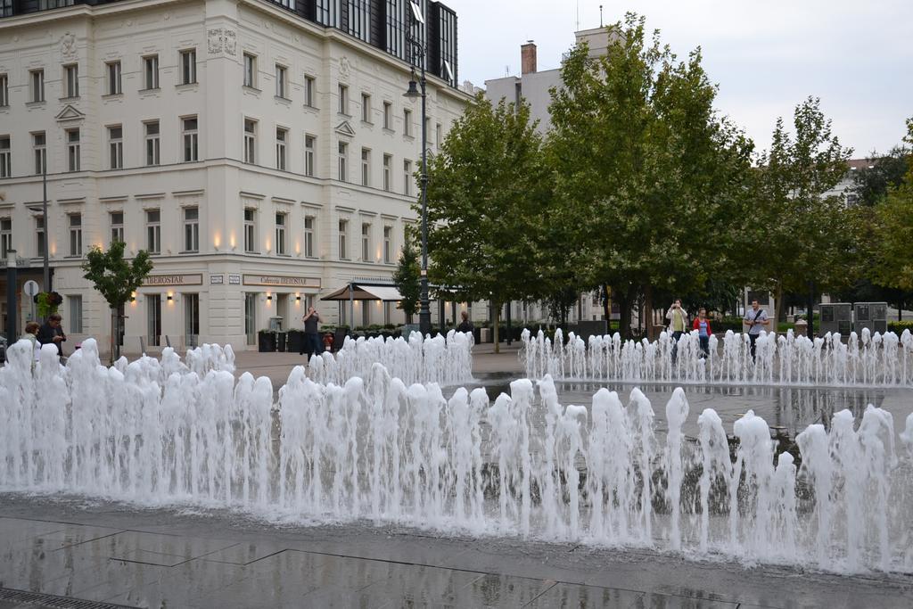 Apartment Szabadsag Ter Boedapest Buitenkant foto